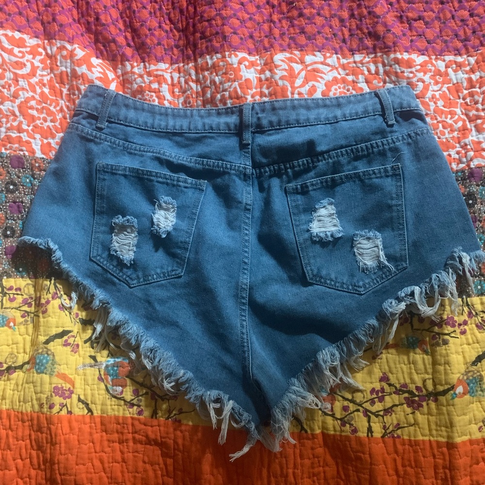 High waisted ripped raw hem denim shorts